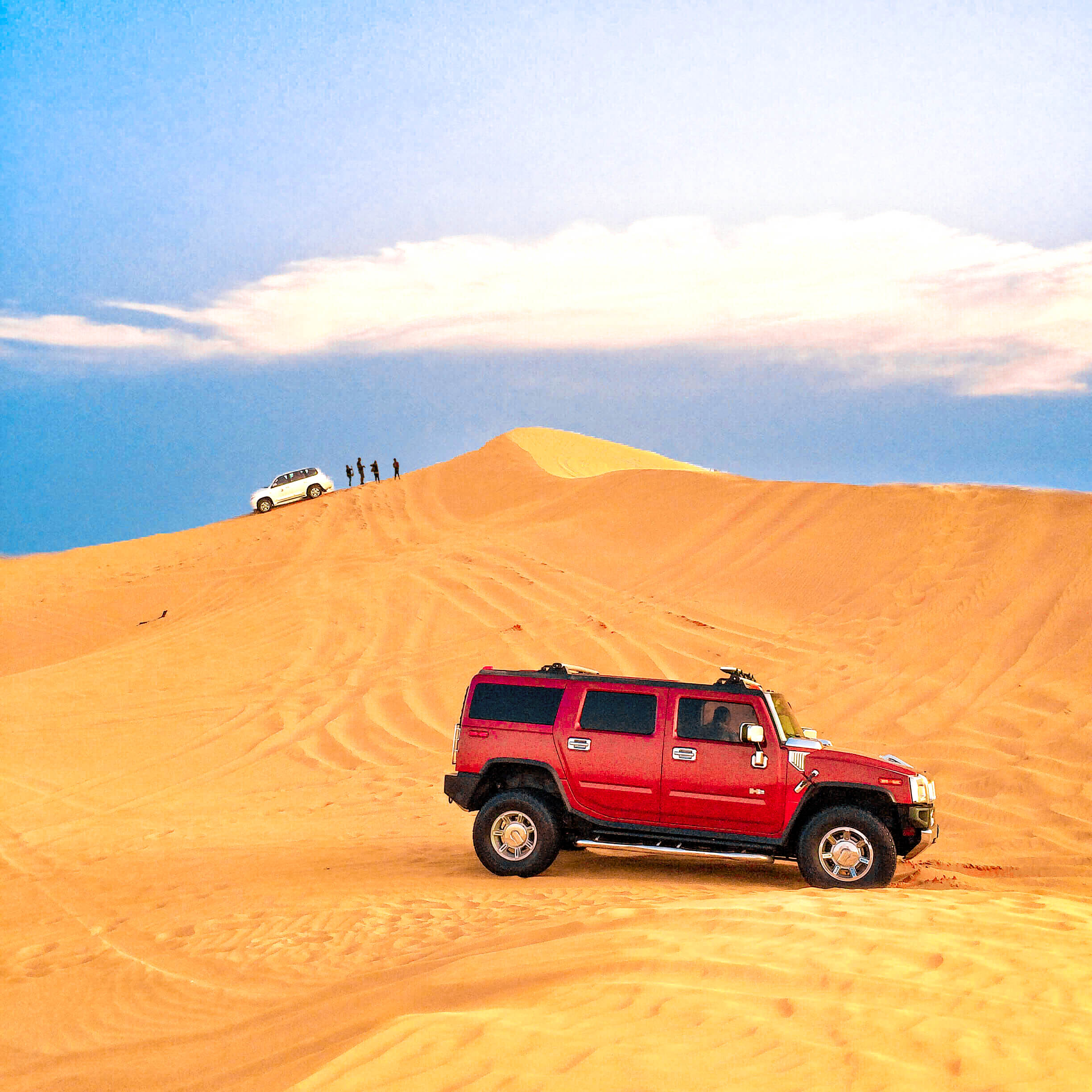 carro e deserto